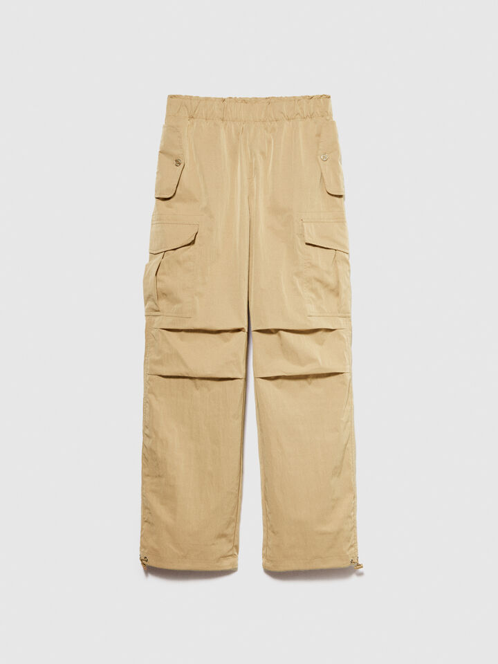 Cargo trousers with pockets - women's joggers - Camel | Sisley image number 7
